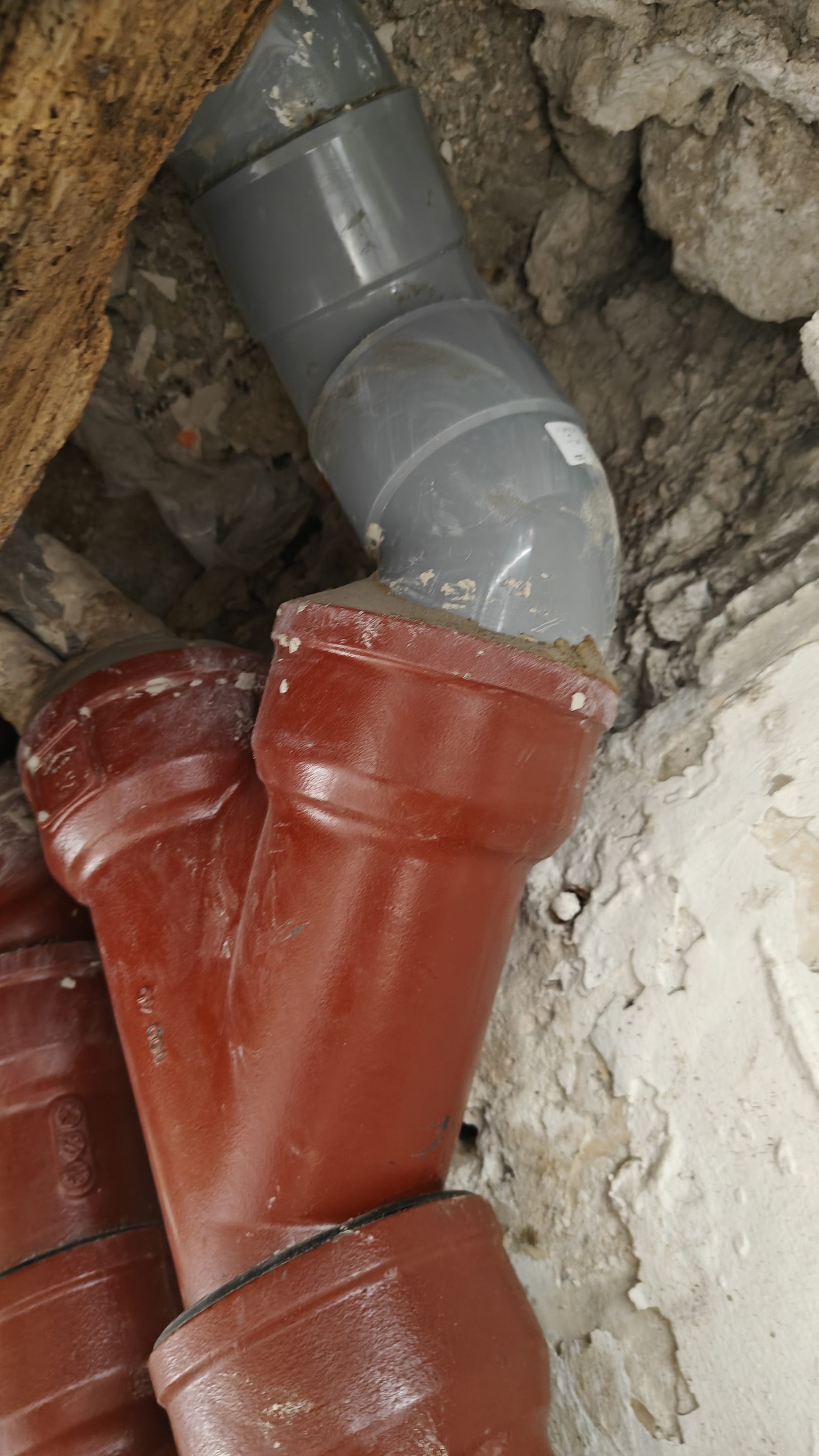 Collecteur fonte SME DN125 Paris 14 remplacement en cours
